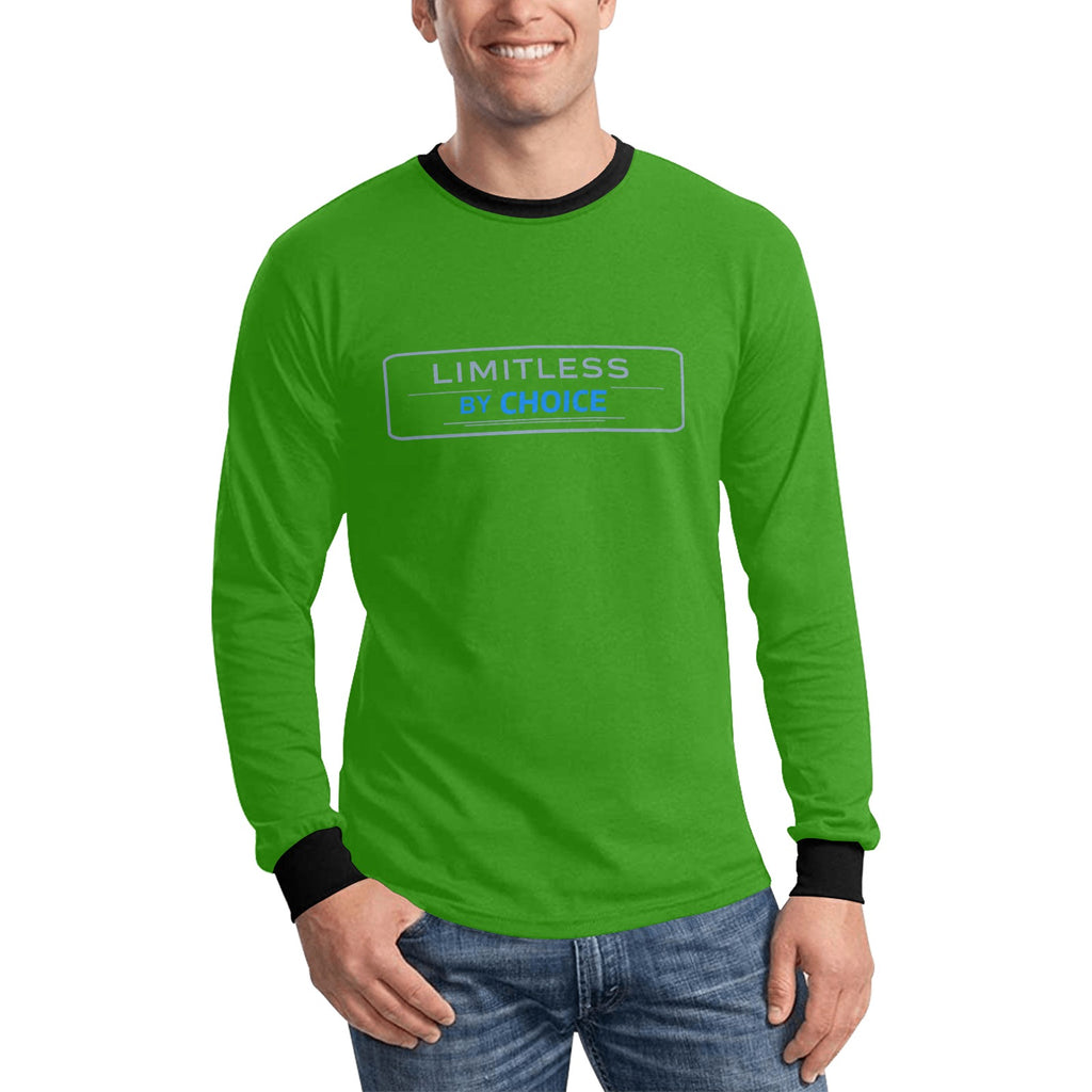 Sweatshirt verde de manga comprida, com gola e punhos pretos e inscrição Limitless By Choice, vista de frente, usada por um modelo.