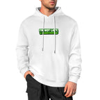 Sweatshirt branca com capuz e inscrição verde I’m Not Lazy, I’m Energy Efficient, usada por um modelo.