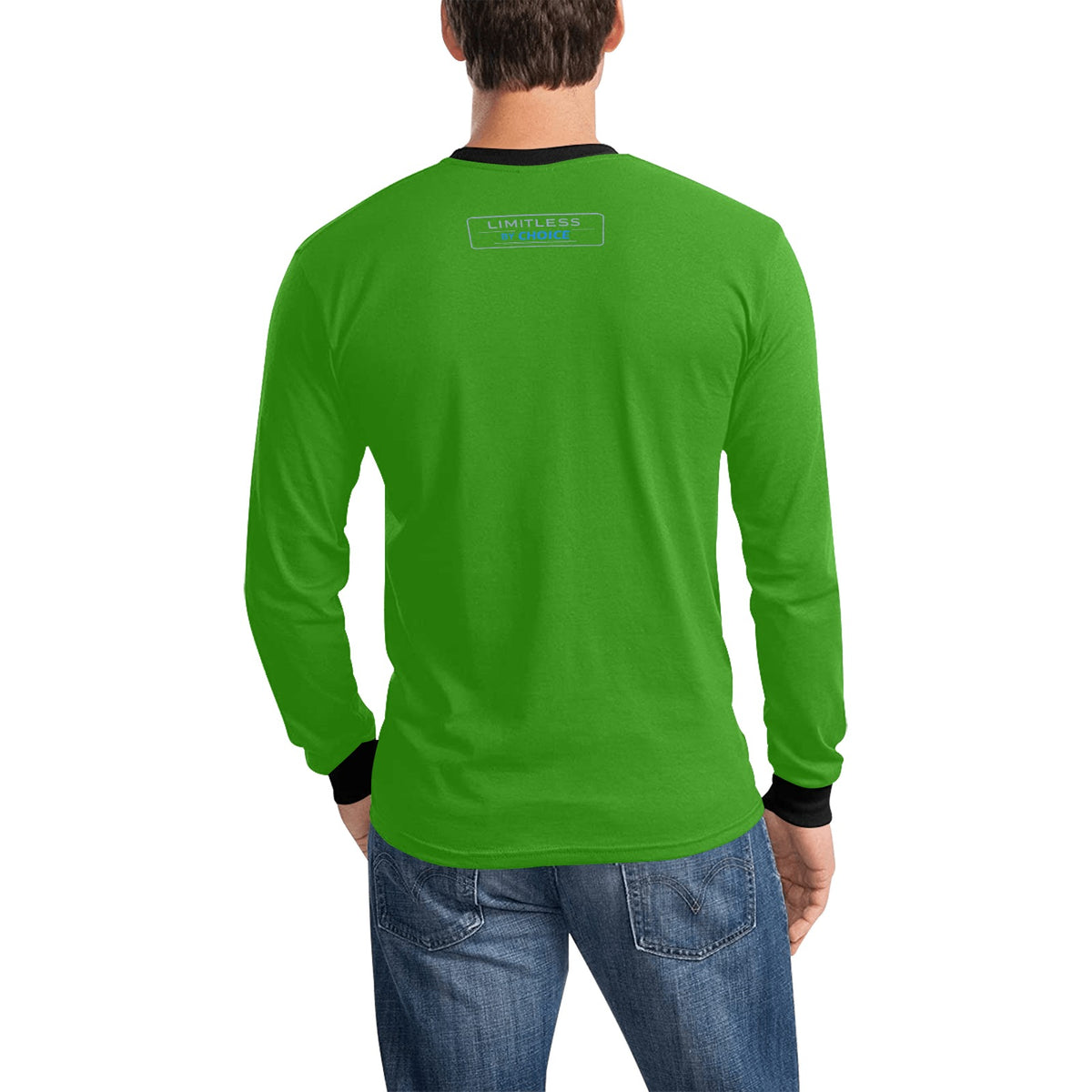 Sweatshirt verde de manga comprida, com gola e punhos pretos e inscrição Limitless By Choice, vista de costas, usada por um modelo.