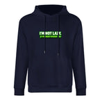 Sweatshirt escura com capuz e inscrição verde I’m Not Lazy, I’m Energy Efficient, vista de frente.
