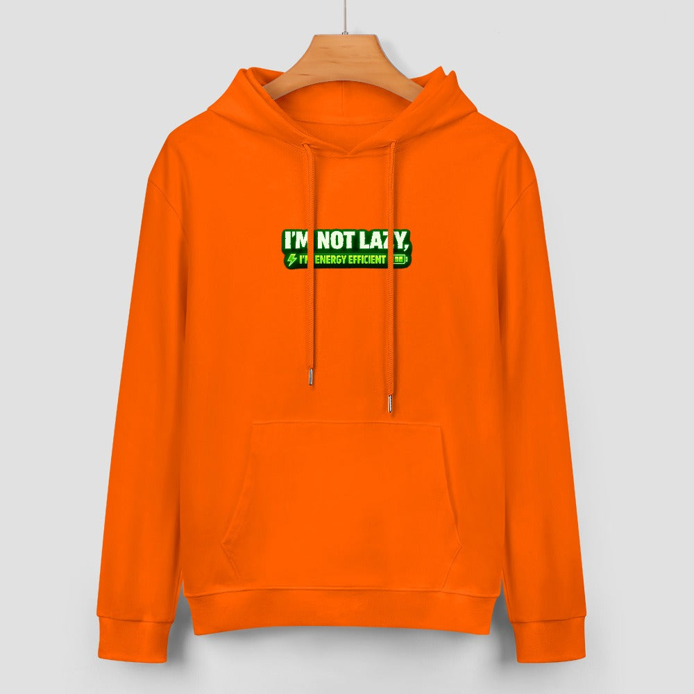 Sweatshirt laranja com capuz e inscrição verde I’m Not Lazy, I’m Energy Efficient, num cabide.