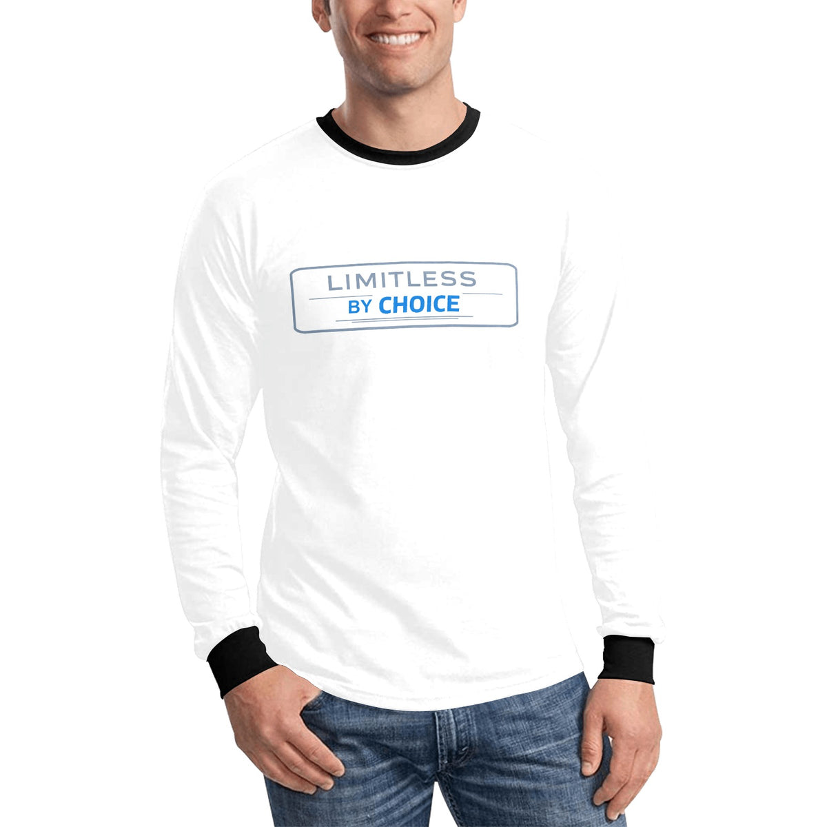 Sweatshirt branca de manga comprida, com gola e punhos pretos e inscrição Limitless By Choice, vista de frente, usada por um modelo.
