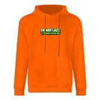 Sweatshirt laranja com capuz e inscrição verde I’m Not Lazy, I’m Energy Efficient, vista de frente.